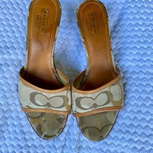 Coach vintage jacquard logo print women’s kitten heels size 9